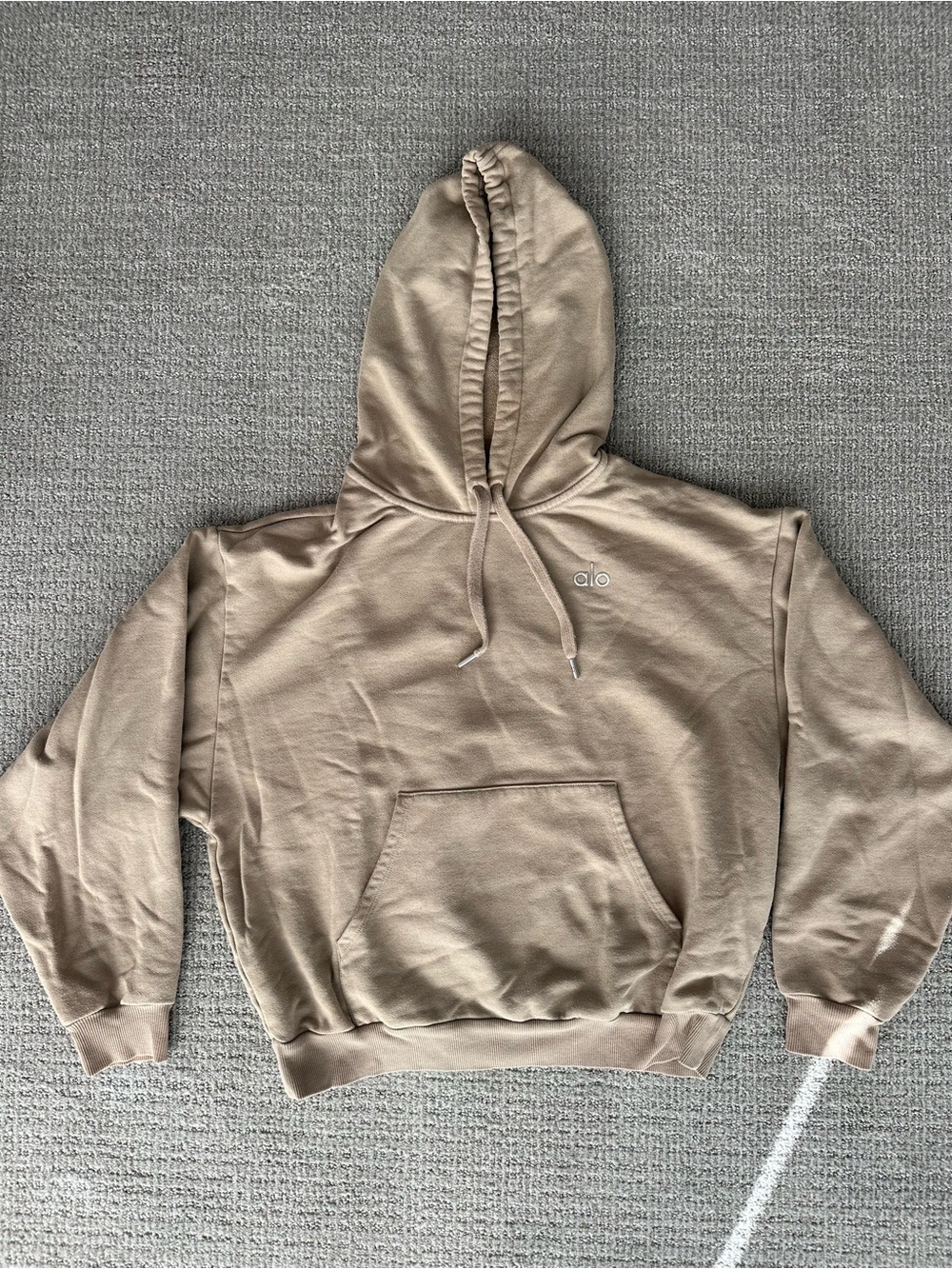 ALO Yoga Accolade Hoodie in Taupe